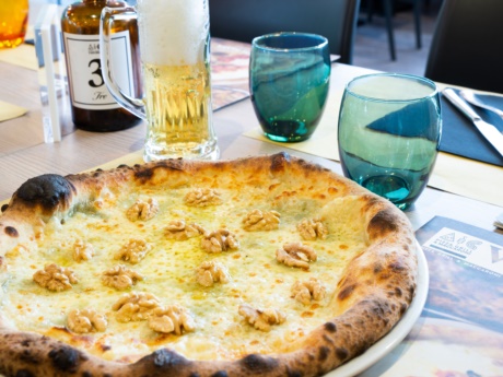 Pizza, 4 formaggi e noci-Ristorante Hotel alla Fonte-Arta Terme-Carnia 